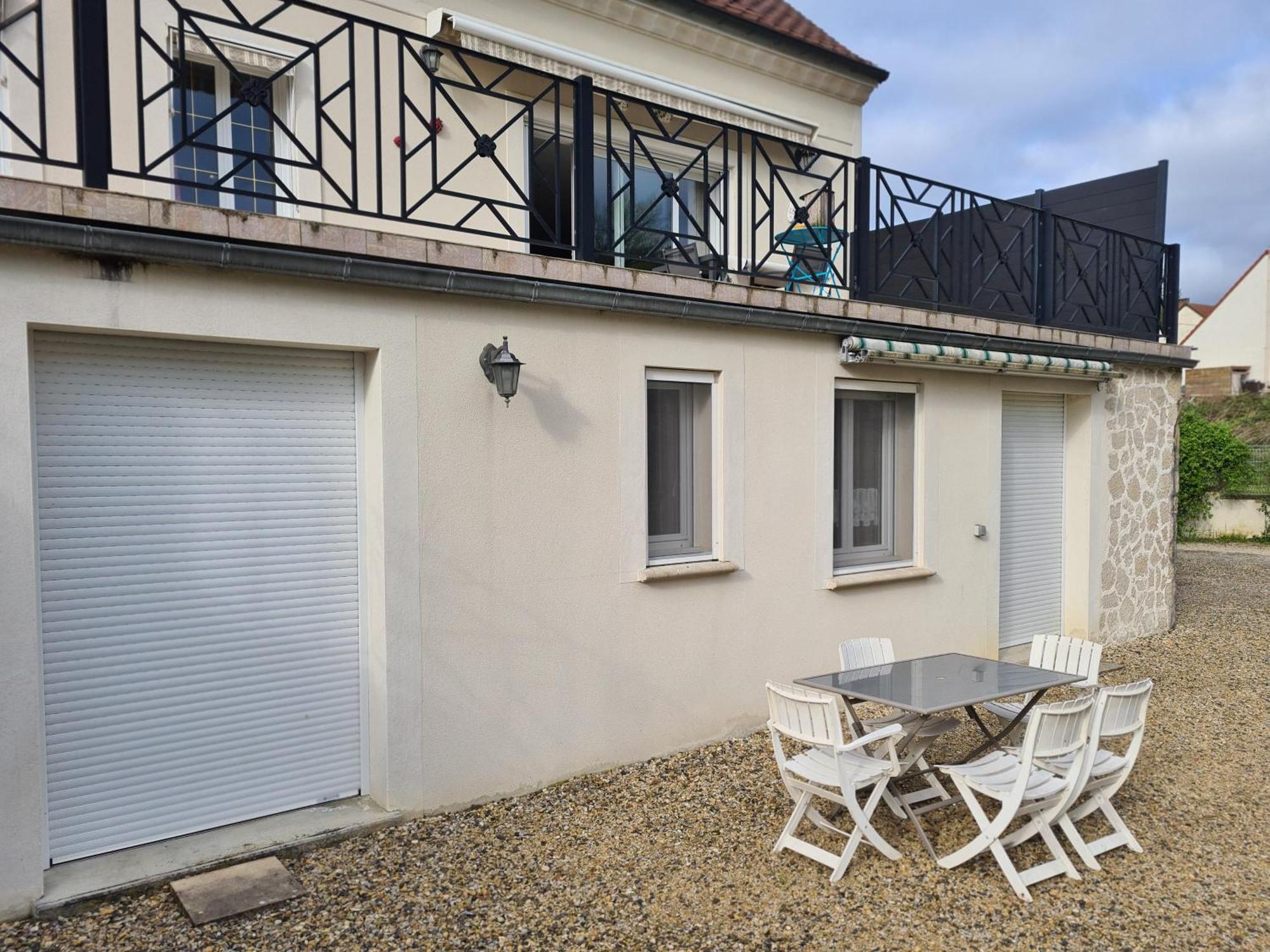 Chez Jaja Et Phiphi Apartment Bourg-et-Comin Exterior photo